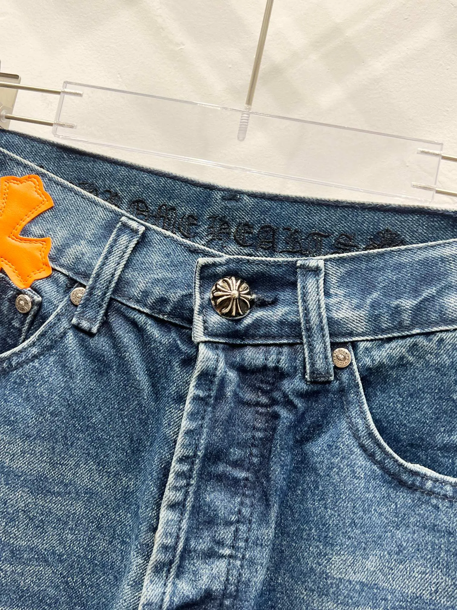 P260 Style Number: (c025) Chrome Heart & Chrome Heart Blue Pants Orange Peel Metal Cross Patch Leather Jeans ChromeHearts# Design Jeans Invincible Texture Ceiling-Level Jeans Hard to Find at the Counter‼ ️ Cross patchwork leather jeans, top-notch heavy-duty washing process, calfskin laser-cut cross, distressed silver hardware, straight version to make the upper body slimmer, that lesbian style Color: blue Size: 28-30-32-34-36